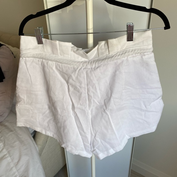 Linen shorts with rope tie - Picture 2 of 3